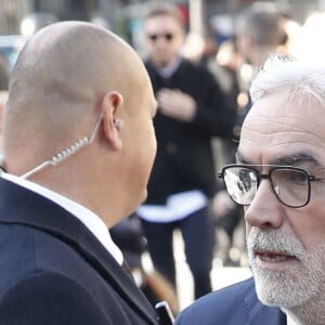 Pascal Praud - Arrivées à la messe funéraire en hommage à Bernard Tapie en l'église Saint-Germain-des-Prés à Paris. Le 6 octobre 2021 © Jacovides-Moreau / Bestimage