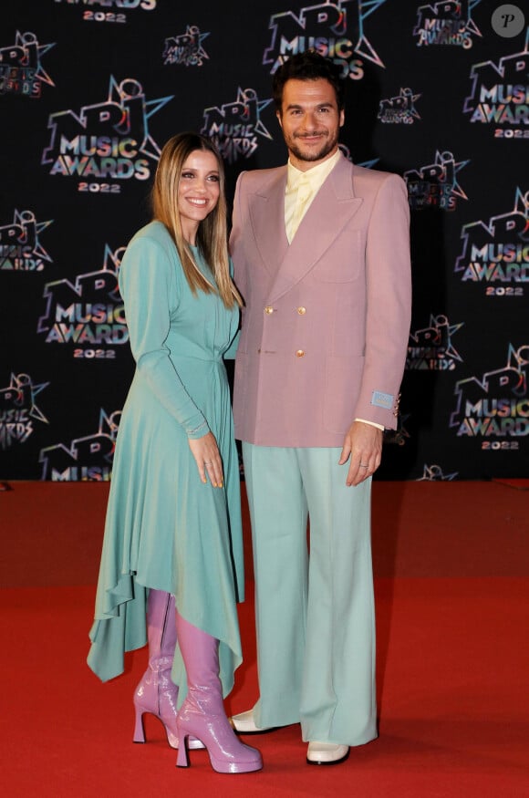 Cependant, le vocabulaire utilisé par le chanteur a mis les internautes en colère
Amir et sa femme Lital Haddad au photocall de la 24ème édition des "NRJ Music Awards (NMA)" au Palais des Festivals à Cannes le 18 novembre 2022. © Dominique Jacovides / Bestimage 