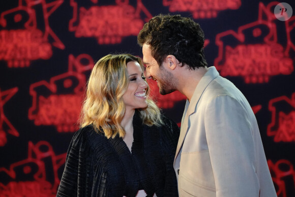 Amir et sa femme Lital lors de la 23ème édition des NRJ Music Awards 2021 au Palais des Festivals de Cannes, le 20 novembre 2021. 