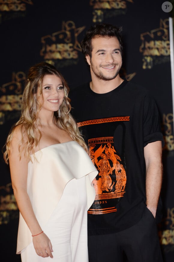 Amir Haddad et sa femme Lital (enceinte) - 20ème cérémonie des NRJ Music Awards au Palais des Festivals à Cannes. Le 10 novembre 2018 © Christophe Aubert via Bestimage 