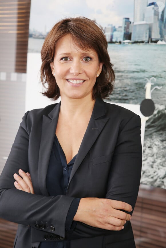 Carole Rousseau - Courtier d'un jour pour encourager les clients à passer ce jour là le maximum d'ordres dans la salle des marchés d'Aurel BGC Rue Vivienne à Paris. Le 11 septembre 2014