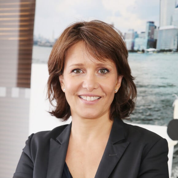 Carole Rousseau - Courtier d'un jour pour encourager les clients à passer ce jour là le maximum d'ordres dans la salle des marchés d'Aurel BGC Rue Vivienne à Paris. Le 11 septembre 2014