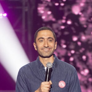 Jimmy Mohamed - Enregistrement de l'émission "Tout le monde chante contre le cancer" au Cirque Phénix à Paris, présentée par J.Anthony et E.Gossuin et diffusée le 4 janvier sur W9 © C.Clovis-P.Perusseau / Bestimage