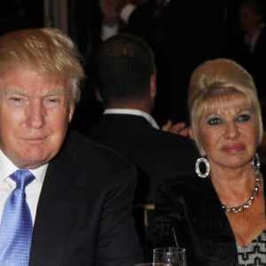 L'ex-femme de Donald Trump, ancienne athlète et mannequin tchécoslovaque, avait aussi une belle fortune
Donald Trump et son ex-femme Ivana Trump lors du 8ème tournoi de golf annuel Eric Trump au Trump National Golf Club Westchester au Briarcliff Manor à New York, le 15 septembre 2014.