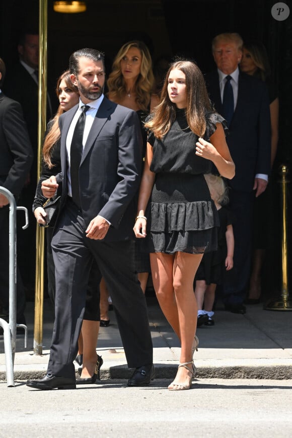 Donald Trump Jr et sa compagne Kimberly Guilfoyle, Lara Trump, et leurs enfants, Donald Trump - Sorties à la maison funéraire Frank Campbell à New York, avant les obsèques de Ivana Trump. Le 20 juillet 2022