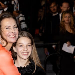 Carole Bouquet et sa petite-fille Darya Rassam - Descente des marches du film " Le comte de Monte-Cristo " lors du 77ème Festival International du Film de Cannes, au Palais des Festivals à Cannes. Le 22 mai 2024 © Jacovides-Moreau / Bestimage 