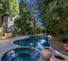 Une propriété de 430 mètres carrés avec piscine, hammam et salle de sport
 
La nouvelle maison de Leonardo DiCaprio à Los Feliz. Achetée pour la somme de 4.2 millions de dollars, la maison comporte 5 chambres et 8 salles de bains. Los Angeles, le 30 mai 2018.