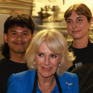 Camilla Parker Bowles, reine consort d'Angleterre, visite le Refettorio OzHarvest à Sydney, le 22 octobre 2024. C'est le fruit d'une collaboration à impact social entre les principales organisations de sauvetage alimentaire OzHarvest (fondée en Australie) et Food for Soul (fondée en Italie). En tant que marraine d'UKHarvest, la Reine marquera le 20e anniversaire d'OzHarvest et entendra son fondateur et ses bénévoles parler de l'histoire et du succès du concept Refettorio. 