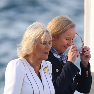 Le roi Charles III d'Angleterre et Camilla Parker Bowles, reine consort d'Angleterre, arrivent en bateau à l'opéra de Sydney lors de leur visite officielle en Autsralie et aux îles Samoa. Sydney, le 22 octobre 2024. 