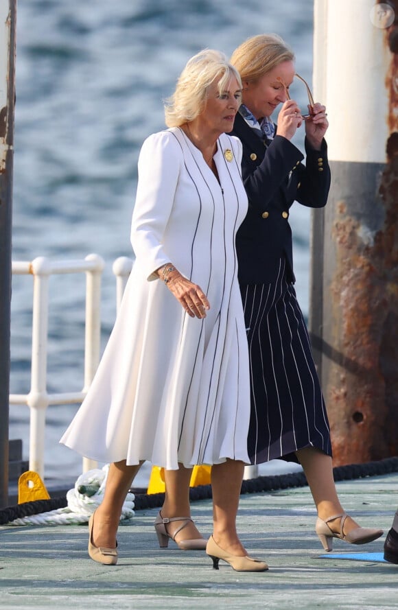 Le roi Charles III d'Angleterre et Camilla Parker Bowles, reine consort d'Angleterre, arrivent en bateau à l'opéra de Sydney lors de leur visite officielle en Autsralie et aux îles Samoa. Sydney, le 22 octobre 2024. 