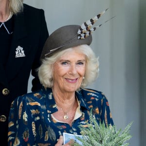 Le roi Charles III d'Angleterre et Camilla Parker Bowles, reine consort d'Angleterre, partagent un fou rire lors du Braemar Gathering 2024, le 7 septembre 2024. © Goff / Bestimage 