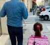 Gérard Darmon a posté une photo avec sa petite dernière à l'occasion de la rentrée des classes. Pour ce premier jour, c'est papa qui l'emmène à l'école.