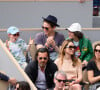 Aujourd'hui, Raphaël, sa femme et ses enfants peuvent voyager car il a vaincu sa peur de l'avion.
Mélanie Thierry, Raphael Haroche et leurs enfants dans les tribunes lors de Roland Garros 2022 le 26 mai 2022 à Paris, France. Photo par Laurent Zabulon/ABACAPRESS.COM