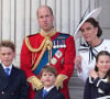 Il faut dire que ces derniers ont appris récemment que Camilla annulait des engagements
Le prince George, le prince Louis, la princesse Charlotte, le prince William, prince de Galles et Catherine Kate Middleton, princesse de Galles - Les membres de la famille royale britannique au balcon du Palais de Buckingham lors de la parade militaire "Trooping the Colour" à Londres le 15 juin 2024 © Julien Burton / Bestimage 