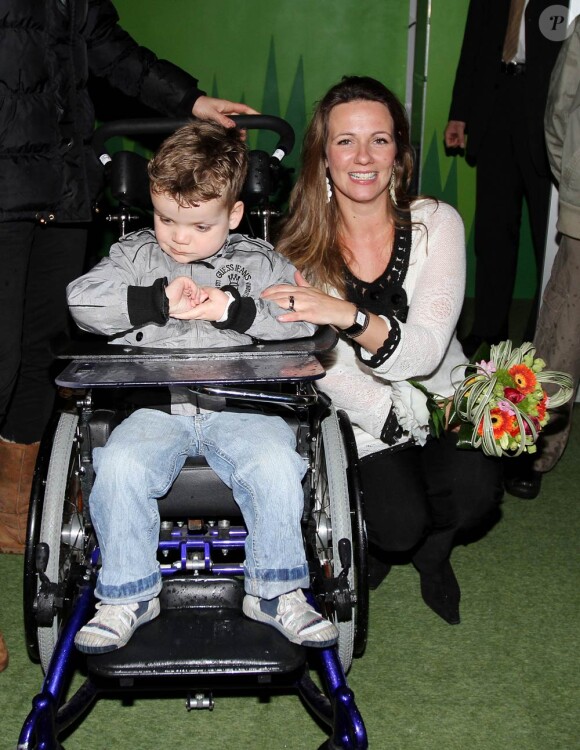 La princesse Annette participe à l'inauguration d'un centre de soins pour personnes handicapées mentales, le 27 mars 2010