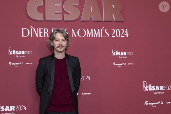 Swann Arlaud au Photocall des participants au dîner des nommés des César 2024 au Fouquet's Paris le 5 février 2024. © Olivier Borde / Bestimage 