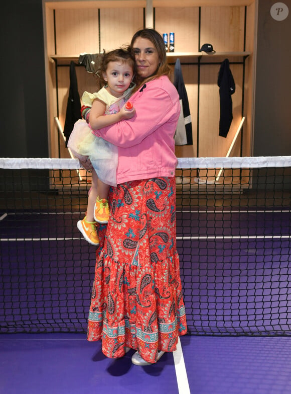 Marion Bartoli et sa fille Kamilya - Lancement de la collection Mouratoglou au magasin Celio Ternes à Paris le 25 mai 2023. Le coach Patrick Mouratoglou lance sa collection de vêtements 100% tennis distribuée en France par célio et déjà visible sur le circuit. © Veeren/Bestimage