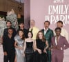 Celui qui interprète le cuisinier Gabriel dans "Emily in Paris" et qui a conquis le coeur de la jeune femme est sur tous les fronts. 
Lucas Bravo, Lucien Laviscount, Ashley Park, Paul Forman, Lily Collins, Philippine Leroy Beaulieu, à l'avant-première de la première partie de la saison 4 de la série "Emily in Paris" à Los Angeles, le 14 août 2024.