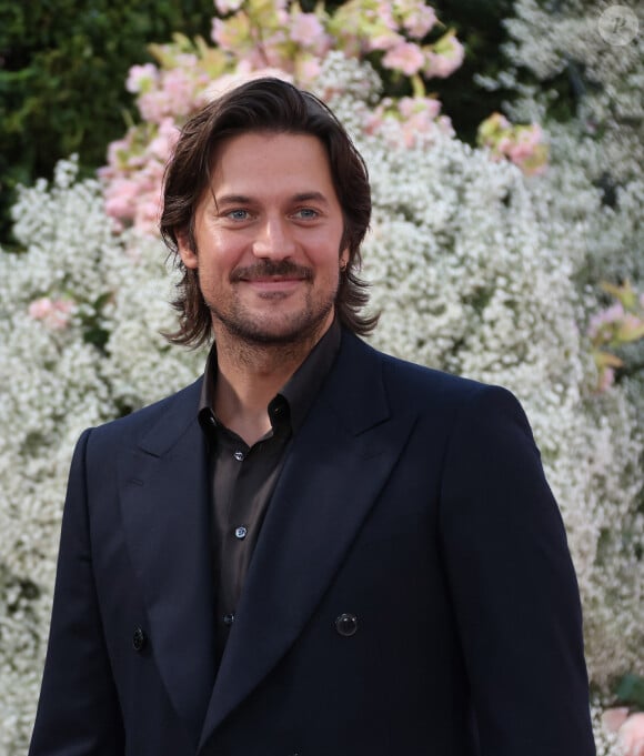 Lucas Bravo à l'avant-première de la première partie de la saison 4 de la série "Emily in Paris" à Los Angeles, le 14 août 2024 © Crash-imageSPACE / Zuma Press / Bestimage