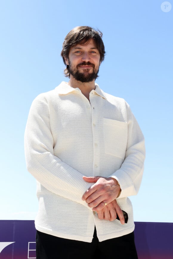 L'acteur et mannequin Lucas Bravo à L'Hôtel du Palais à Biarritz, le 19 juin 2024 lors de la 2ème édition du Biarritz film festival, Nouvelles Vagues. © Jean-Marc Lhomer / Bestimage 