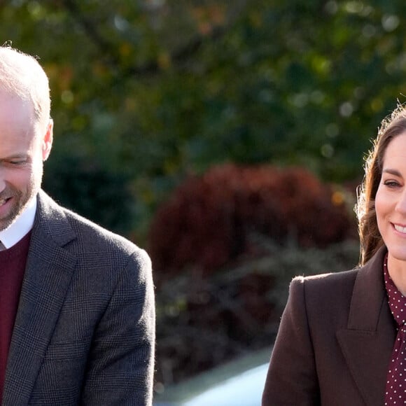 Le prince William, prince de Galles, et Catherine (Kate) Middleton, princesse de Galles, visitent le centre communautaire de Southport pour rencontrer les familles des personnes prises dans l'attaque au couteau de Southport plus tôt cette année, à Southport, Merseyside, Royaume-Uni, le 10 octobre 2024.