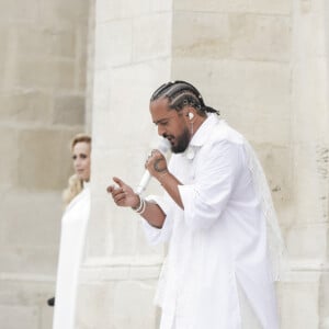 Slimane, Lara Fabian lors du dernier relais de La Flamme Olympiques avant la cérémonie d'ouverture des Jeux Olympiques (JO) de Paris 2024 à Saint-Denis, Seine Saint-Denis, France, le 26 juillet 2024. © Melloul-Tribeca/Bestimage 