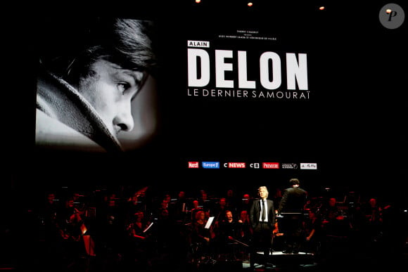 Exclusif - Daniel Guichard (interprète "Mon vieux", la chanson préférée de A.Delon) lors de la soirée hommage Ciné-concert symphonique "Alain Delon, le dernier Samouraï" au palais des congrès à Paris le 8 novembre 2024 le jour de son anniversaire. Pour cette soirée, le chef d'orchestre Vahan Mardirossian a dirigé l'orchestre symphonique de Douai. © Jacovides / Moreau / Bestimage 