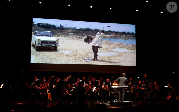 Exclusif - Illustration lors de la soirée hommage Ciné-concert symphonique "Alain Delon, le dernier Samouraï" au palais des congrès à Paris le 8 novembre 2024 le jour de son anniversaire. Pour cette soirée, le chef d'orchestre Vahan Mardirossian a dirigé l'orchestre symphonique de Douai. © Jacovides / Moreau / Bestimage 