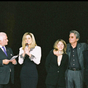 Mathias Moncorge Gabin entouré de ses deux enfants Célia et Alexis,  Jean-Claude Brialy, Florence Moncorge Gabin", sa fille Christina, Alain Delon et le fils de Florence, Jean-Paul - Hommage pour les 100 ans de la naissance de Jean Gabin le 3 février 2004.