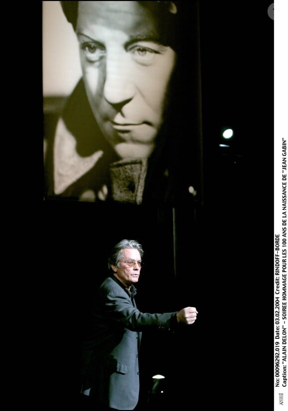 Alain Delon - Hommage pour les 100 ans de la naissance de Jean Gabin le 3 février 2004.