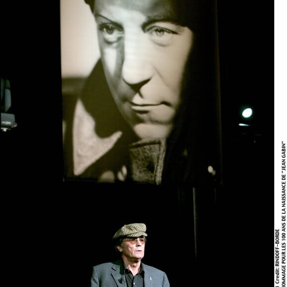 Alain Delon - Hommage pour les 100 ans de la naissance de Jean Gabin le 3 février 2004.