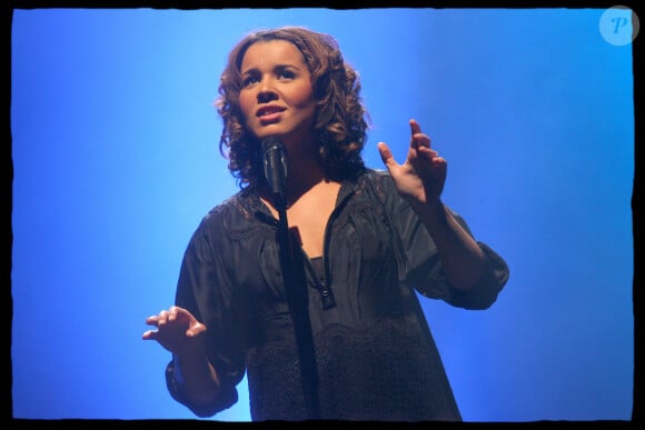 Il semblerait que son nouveau compagnon ait influencé le revirement de la chanteuse à ce sujet
Chimène Badi au Grand Rex à Paris.