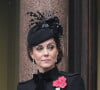 Elle avait également une broche en forme de coquelicot au niveau de sa veste
Catherine Kate Middleton, princesse de Galles - La famille royale honore les disparus des deux guerres mondiales lors de la cérémonie Remembrance Sunday ( Dimanche du souvenir ) au Cénotaphe à Londres