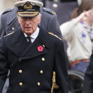 Le roi Charles III d'Angleterre - La famille royale honore les disparus des deux guerres mondiales lors de la cérémonie Remembrance Sunday ( Dimanche du souvenir ) au Cénotaphe à Londres