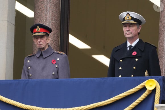 Le Duc de Kent et le Vice-Amiral Sir Timothy Laurence - La famille royale honore les disparus des deux guerres mondiales lors de la cérémonie Remembrance Sunday ( Dimanche du souvenir ) au Cénotaphe à Londres