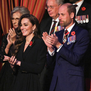 Et échanger avec celui-ci
Le prince William, prince de Galles, Catherine Kate Middleton, princesse de Galles - La famille royale du Royaume Uni assiste au Festival du souvenir (Festival of Remembrance) au Royal Albert Hall, Londres le 9 novembre 2024. © Chris Ratcliffe / Pool / Julien Burton via Bestimage 