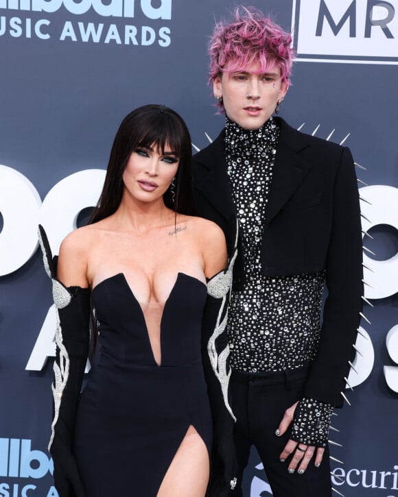 Megan Fox, Machine Gun Kelly, Colson Baker - Photocall de la cérémonie des Billboard Music Awards à Las Vegas, le 15 mai 2022.