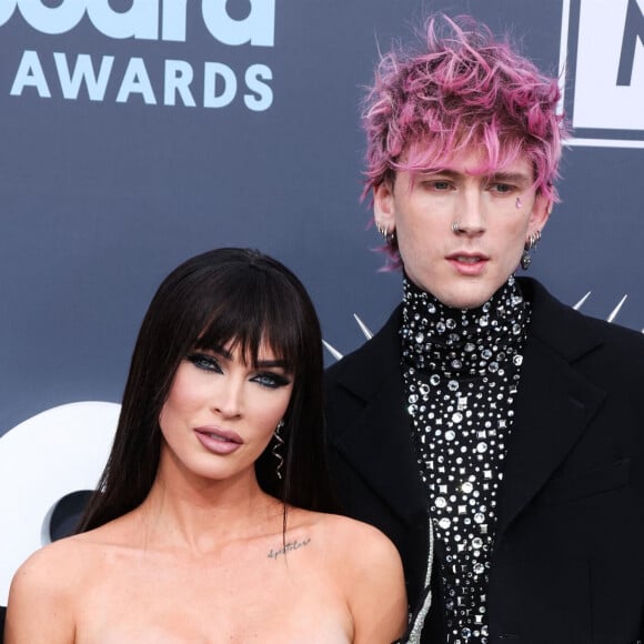 Megan Fox, Machine Gun Kelly, Colson Baker - Photocall de la cérémonie des Billboard Music Awards à Las Vegas, le 15 mai 2022.