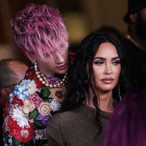 L'actrice américaine est enceinte de son premier enfant avec son compagnon Machine Gun Kelly
Machine Gun Kelly, Megan Fox au photocall de la 6ème édition des Los Angeles fashion awards, le 10 avril 2022. 