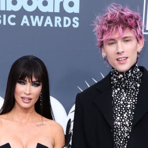 Un test de grossesse positif apparait sur sa deuxième photo publiée sur Instagram
Megan Fox, Machine Gun Kelly, Colson Baker - Photocall de la cérémonie des Billboard Music Awards à Las Vegas, le 15 mai 2022.