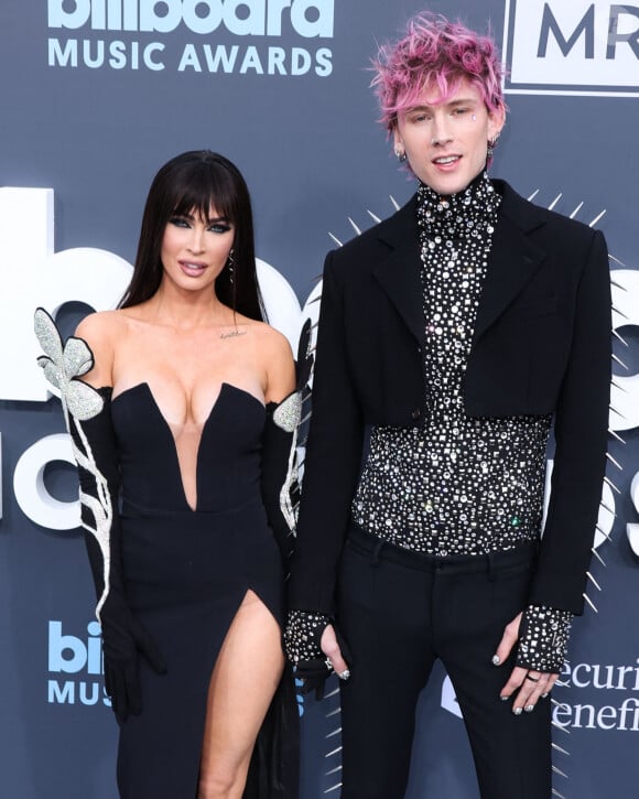 Un test de grossesse positif apparait sur sa deuxième photo publiée sur Instagram
Megan Fox, Machine Gun Kelly, Colson Baker - Photocall de la cérémonie des Billboard Music Awards à Las Vegas, le 15 mai 2022.