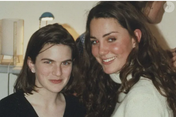 Laura Warhsaur poste une ancienne photo d'elle avec Kate Middleton sur "Instagram".