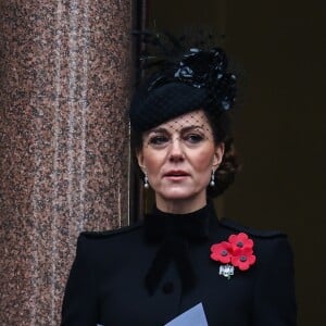 Catherine Kate Middleton, princesse de Galles honore les disparus des deux guerres mondiales lors de la cérémonie Remembrance Sunday ( Dimanche du souvenir ) au Cénotaphe à Londres.