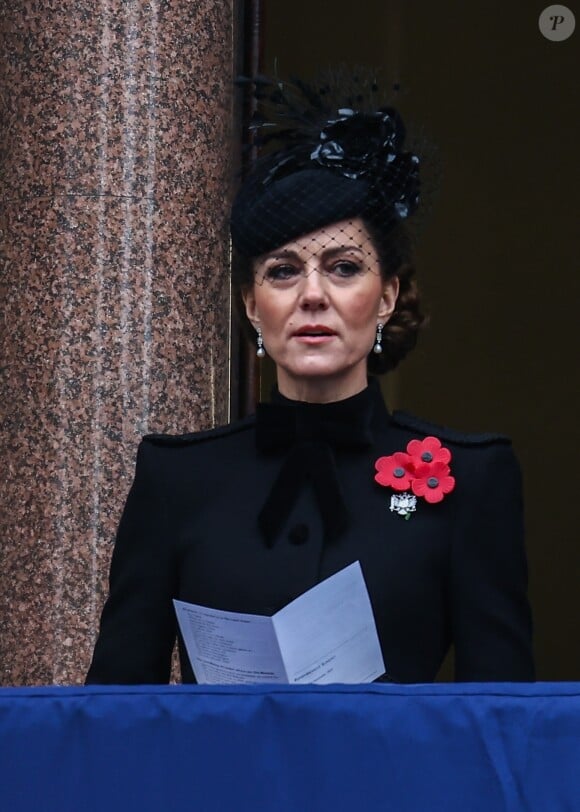 Catherine Kate Middleton, princesse de Galles honore les disparus des deux guerres mondiales lors de la cérémonie Remembrance Sunday ( Dimanche du souvenir ) au Cénotaphe à Londres.