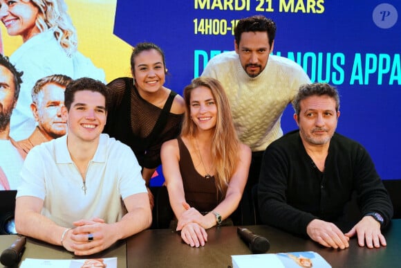 Martin Mille, Sahelle de Figueiredo, Solène Hébert, Stany Coppet et Farouk Bermouga - Rencontre avec les comédiens de "Demain nous appartient" au festival Series Mania à Lille le 21 mars 2023. 