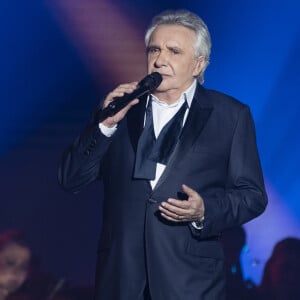 Exclusif - Michel Sardou en concert à la Seine Musicale, jusqu'au 7 janvier 2018 et les 14 et 15 mars, pour sa dernière tournée "La dernière danse" à Boulogne-Billancourt. Le 26 décembre 2017. La tournée se poursuivra en France jusqu'à fin mars 2018, et se terminera avec deux ultimes représentations les 23 et 24 mars à la Seine Musicale © Pierre Perusseau / Bestimage