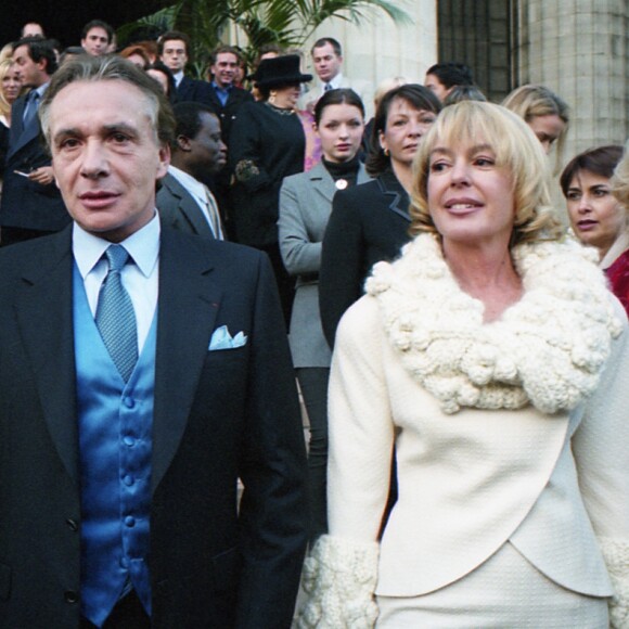 Archives - Ivana Gobbi, Michel Sardou et son ex-femme Élisabeth Haas (Babette) - Mariage de Romain Sardou et Francesca Gobbi en l'église La Madeleine à Paris. Le 16 octobre 1999 © Jean-Claude Woestelandt / Bestimage