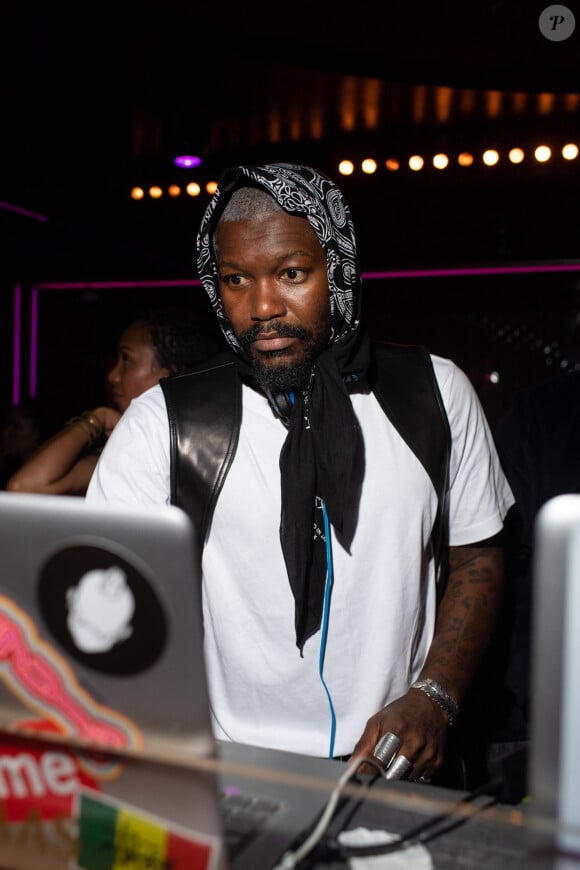 Exclusif - Dj Djibril Cissé (Tcheba) lors de la soirée privée « Pretty Little Thing » à l'Arc Paris , le 15 septembre 2021. © Perusseau / Da Silva / Bestimage