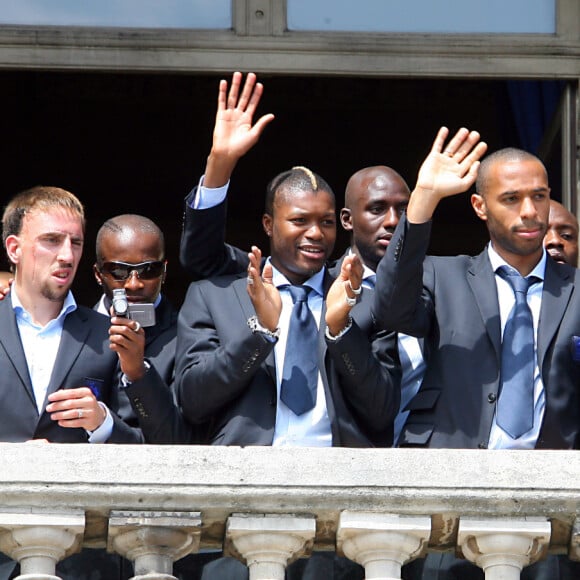 Un ancien attaquant des Bleus condamné par la justice

Lilain Thuram, Franck Ribéry, Djibril Cissé, Alou Diarra, Thierry Henry - L'équipe de France à l'hôtel Crillon de Paris apr!s la défaite en finale de Coupe du monde.