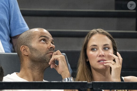 Tony Parker avec son fils Josh et sa compagne Agathe Teyssier, assistent aux épreuves de Gymnastique artistique féminine, finale du concours général lors des Jeux Olympiques de Paris 2024 (JO) au Palais omnisports Bercy Arena, à Paris, France, le 1er août 2024. © Jacovides-Perusseau/Bestimage 